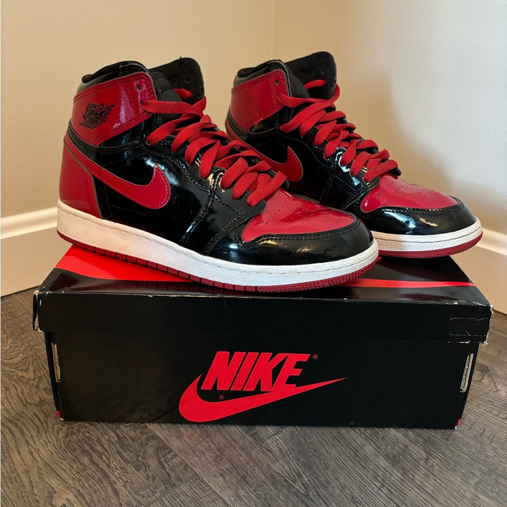 Air Jordan 1 Retro High OG GS Black/Varsity Red/White Patent Bred 6Y